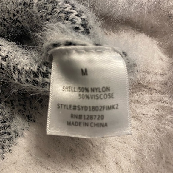 Francesca’s Mi Ami Eyelash Cozy Sweater White & Black Size Medium - Picture 7 of 10